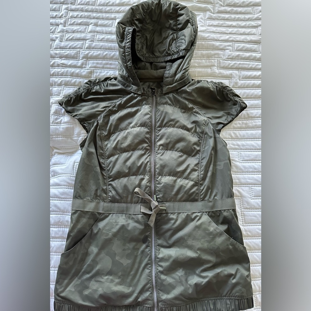 Lululemon Spring Fling Vest size 6 Camo